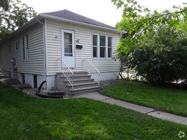Building Photo - 706 8th St N