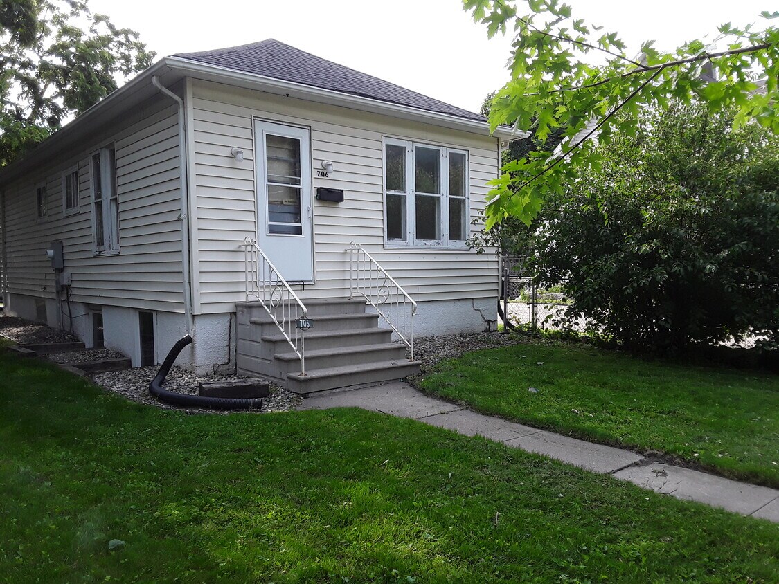 Foto principal - 706 8th St N