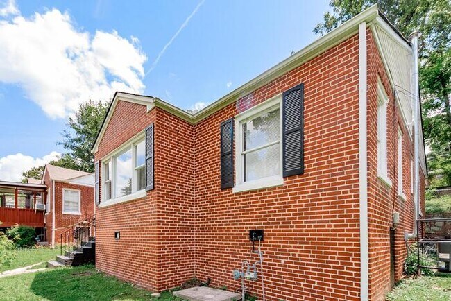 Foto del edificio - NOW OFFERING HALF OFF THE FIRST FULL MONTH...