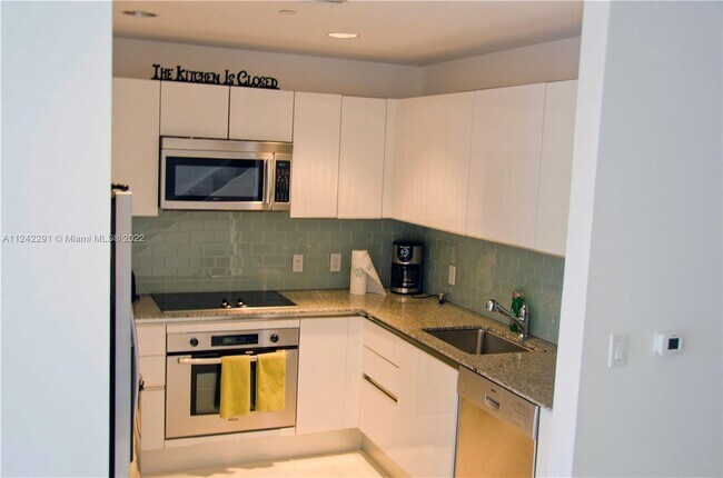 Building Photo - 1050 Brickell Ave