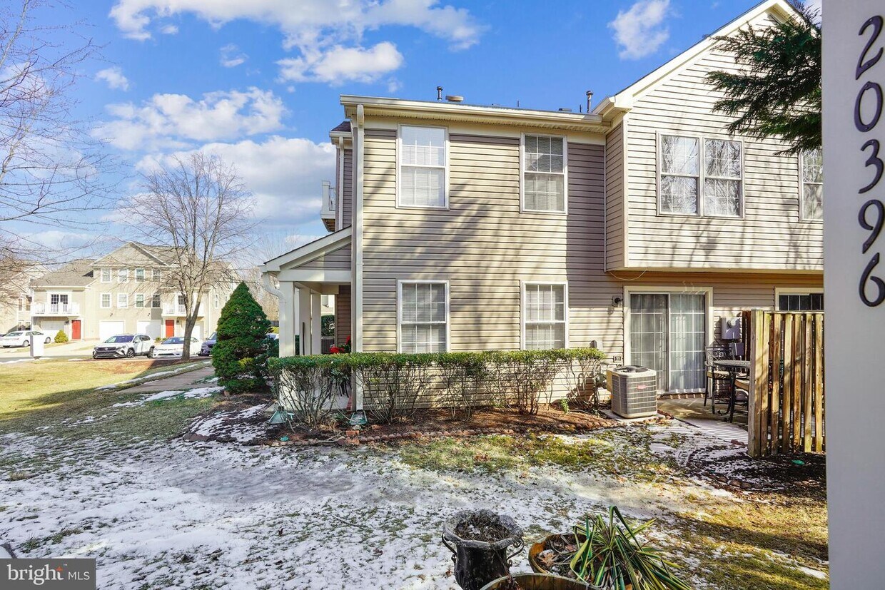 20396 Brightcrest Terrace, Ashburn, VA 20147 Condo for Rent in