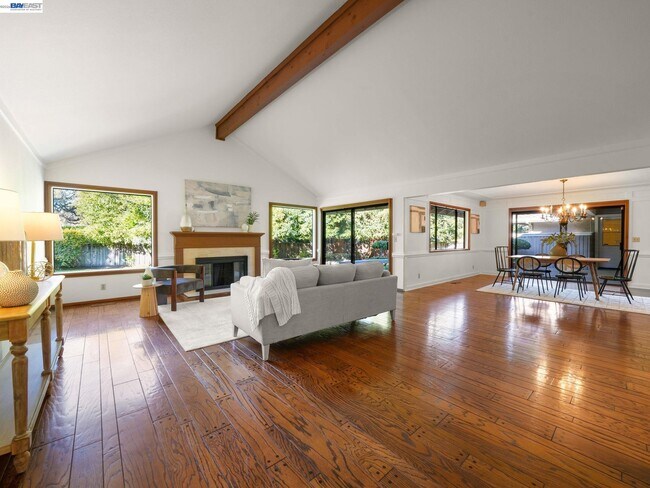 Foto del edificio - 261 St Paul Dr