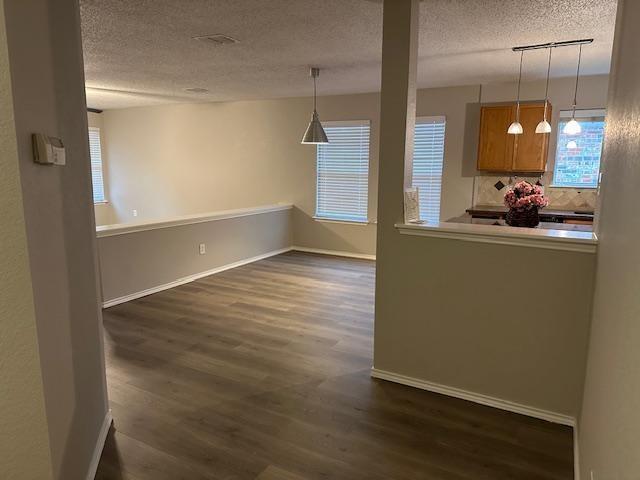Foto del edificio - 2424 Rolling Ridge Dr