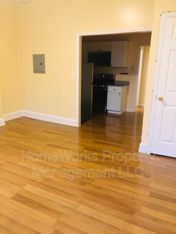 Foto del edificio - 2424 N Charles St