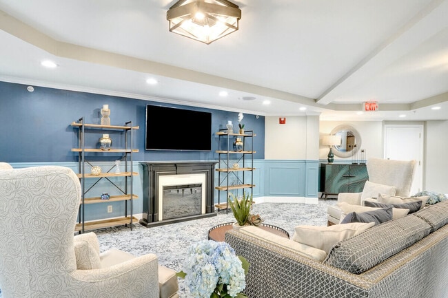 Building Photo - King's Reserve College Park 55+ Active Living