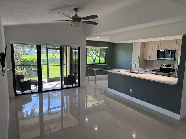 Foto del edificio - 8148 NW 17th Mnr