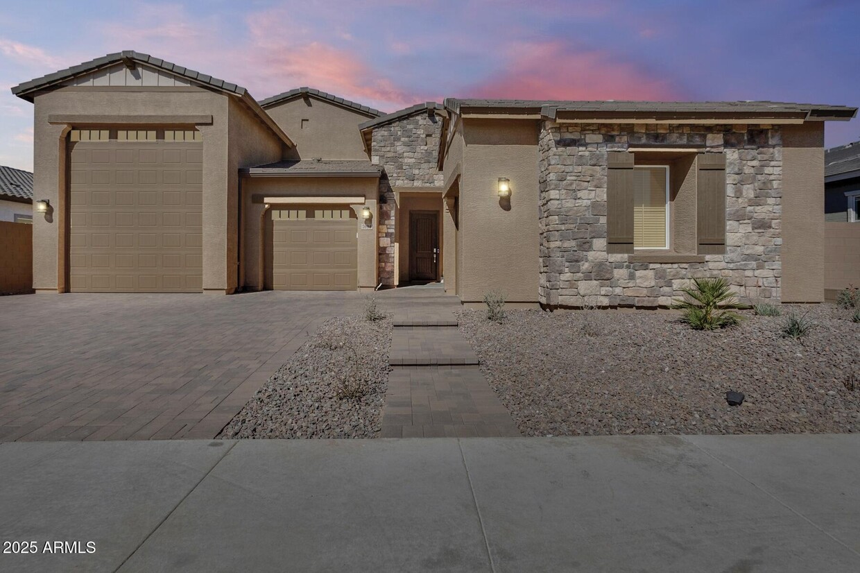 Primary Photo - 7694 W Desert Spoon Dr