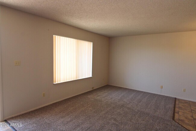 Foto del edificio - 1020 N Pueblo Dr