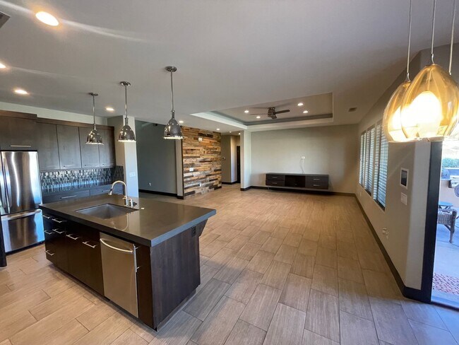 Building Photo - Beautiful Bridal Gate Estates - FIVE CAR GARAGE!!