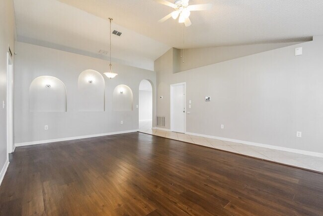 Building Photo - 225 Cranbrook Dr
