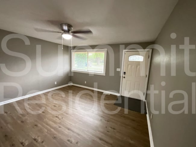 Foto del edificio - 8608 Crystal Ave