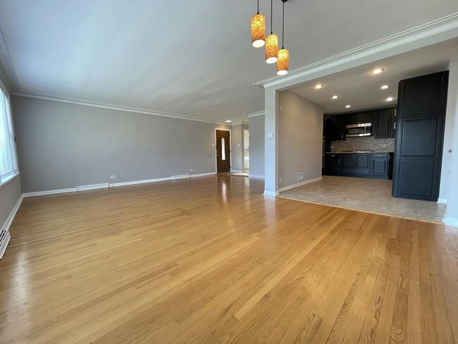 Building Photo - 9210 S Bennett Ave