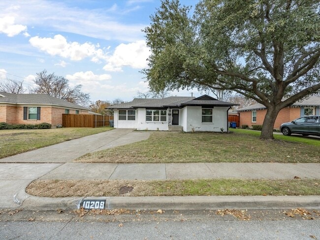 Building Photo - 10209 Casa View Dr