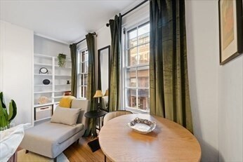 Foto del edificio - 102 Revere St