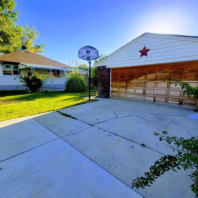 Foto del edificio - Great Value for Unique Renovated Midvale Home!