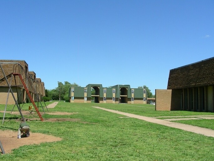 Foto del edificio - Leona Village Apartments