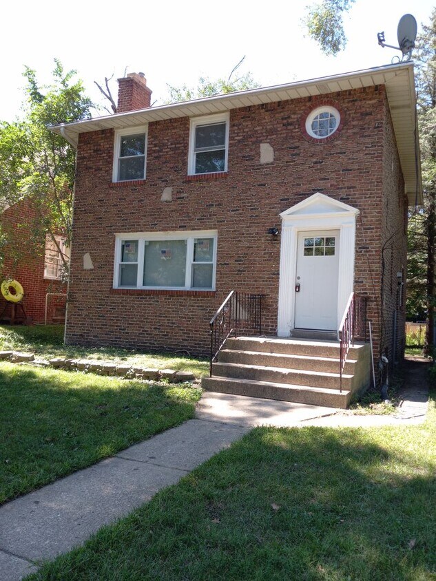 Foto principal - Spectacular 3-Bedroom Home in Gary!