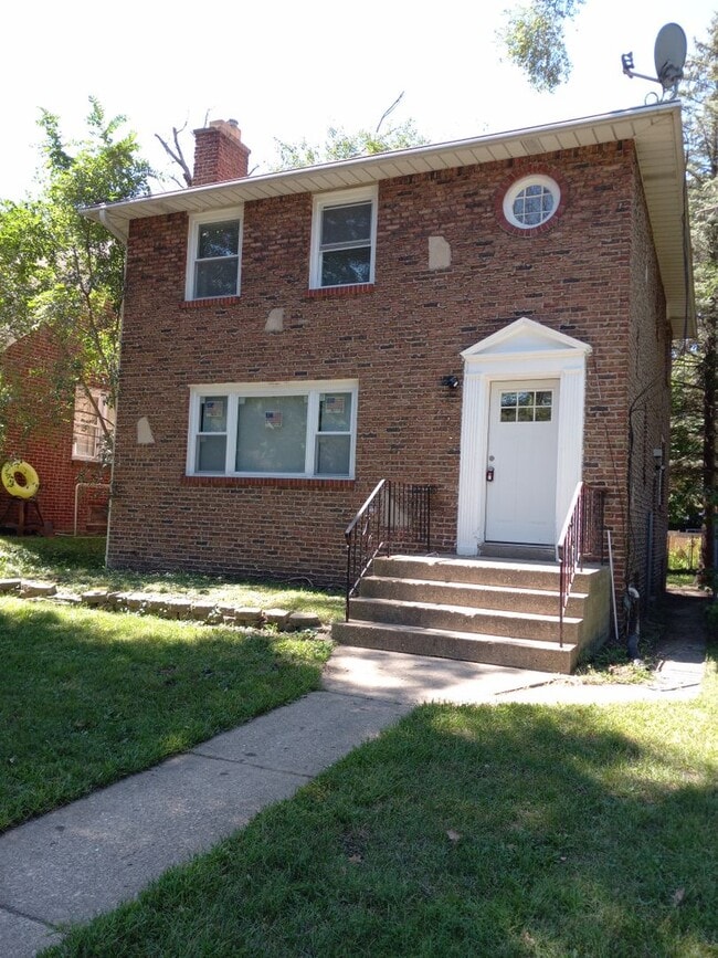 Building Photo - 4310 Monroe St