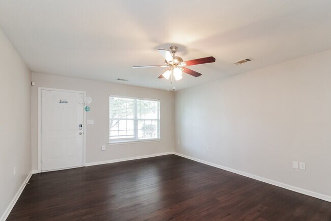 Foto del edificio - 1220 Chaser Ridge Ct