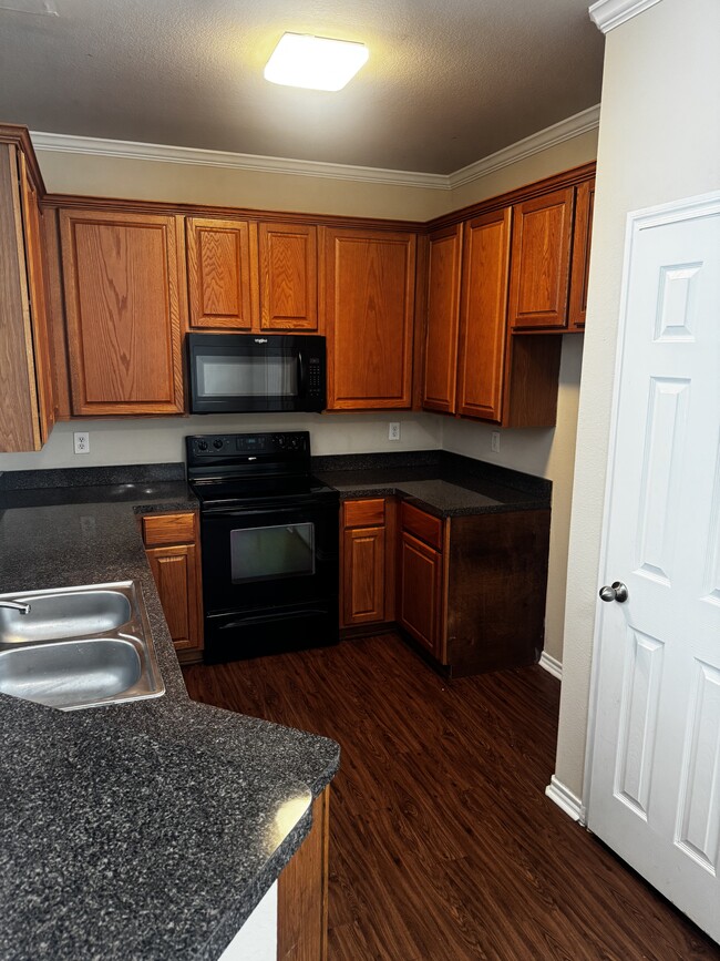 Building Photo - 380 Woodgrove Dr