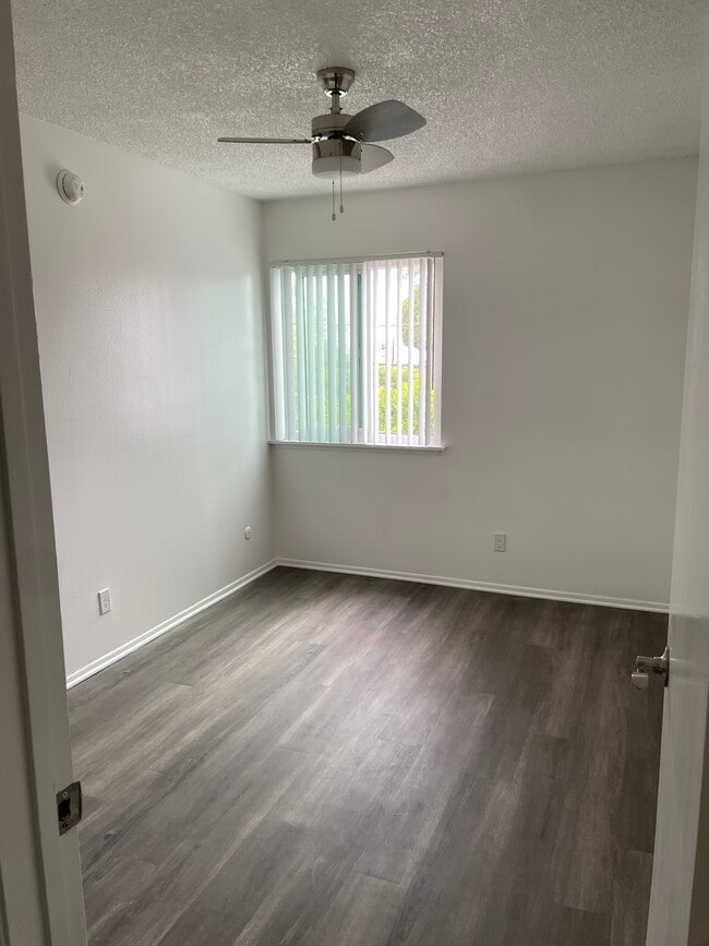Unit 203 Bedroom - La Villa Mesa