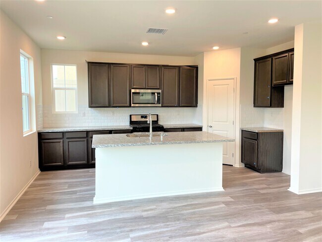 Building Photo - 822 Brookdale Dr