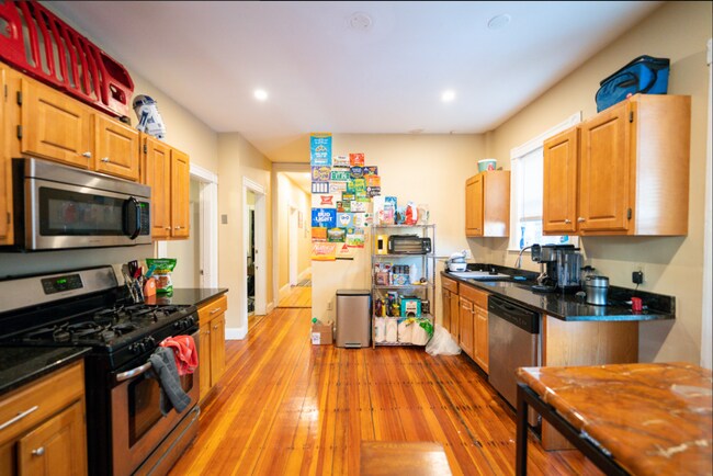 Building Photo - 47A Hillside St