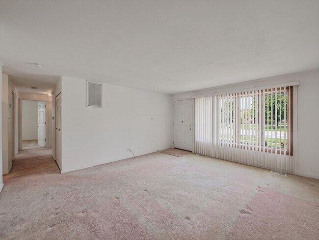 Building Photo - 631 Springinsguth Rd