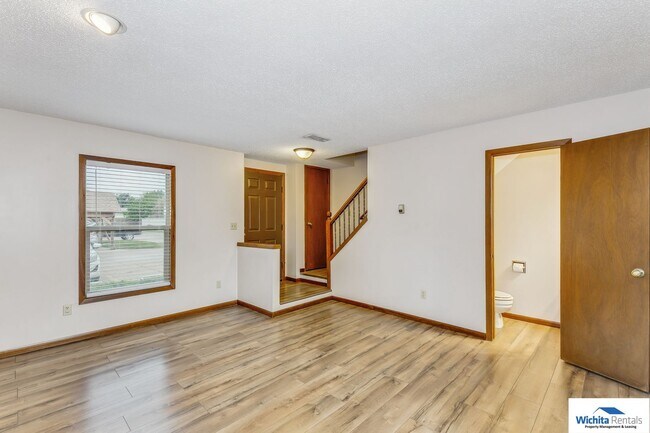 Foto del edificio - Beautiful town home in south east Wichita!