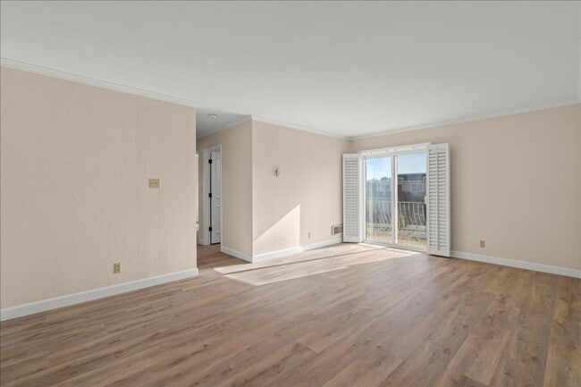 Building Photo - 444 Richmond Dr