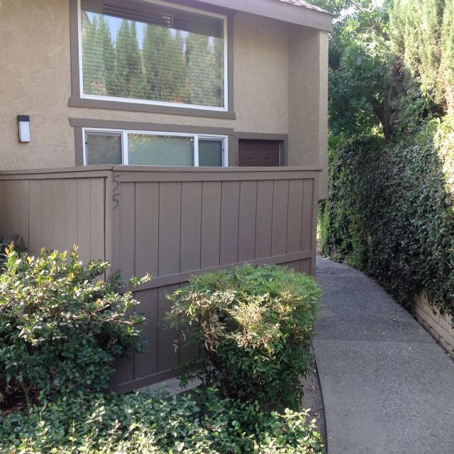 Primary Photo - Condo For Rent in Modesto