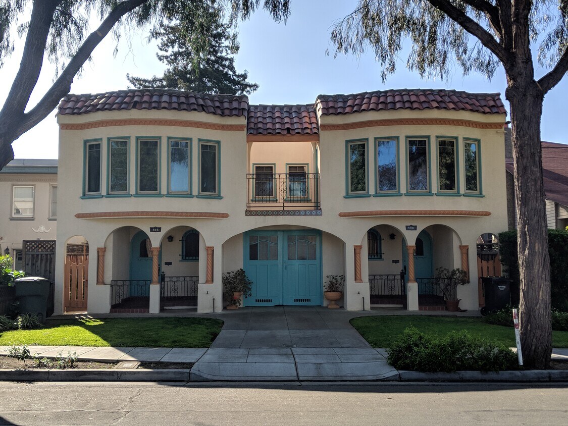 front of building - 525 S Murphy Ave