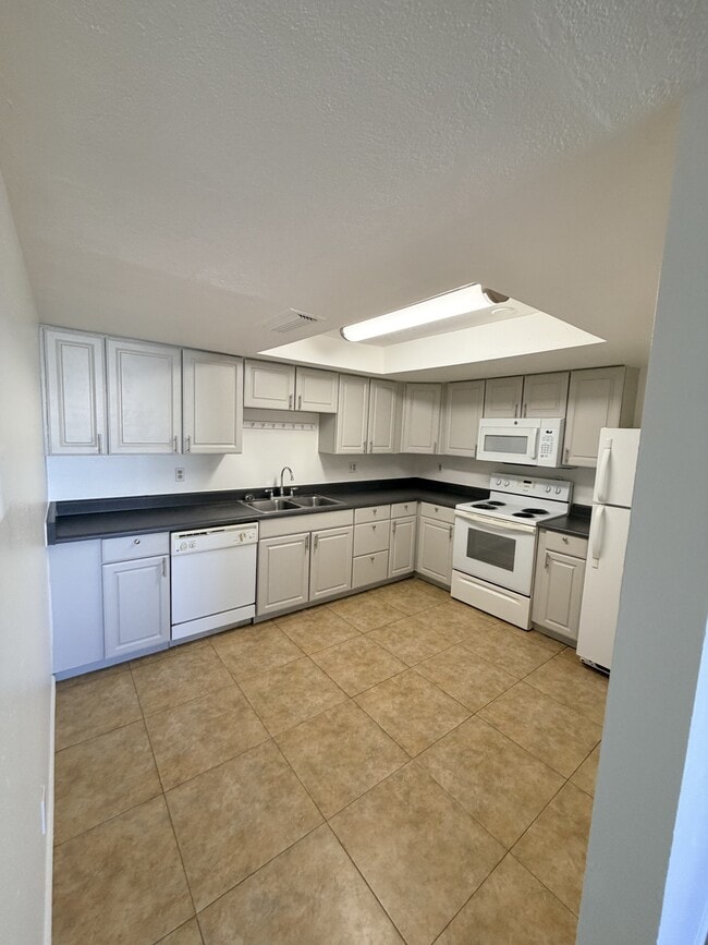 Foto del edificio - 10595 W Arica Rd