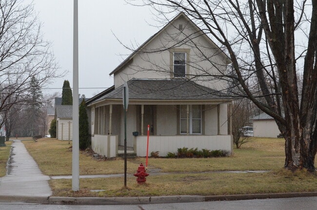 Building Photo - 3 Bedrooms, 2 Bathrooms Single Family Home in Brainerd, MN w/1 car garage