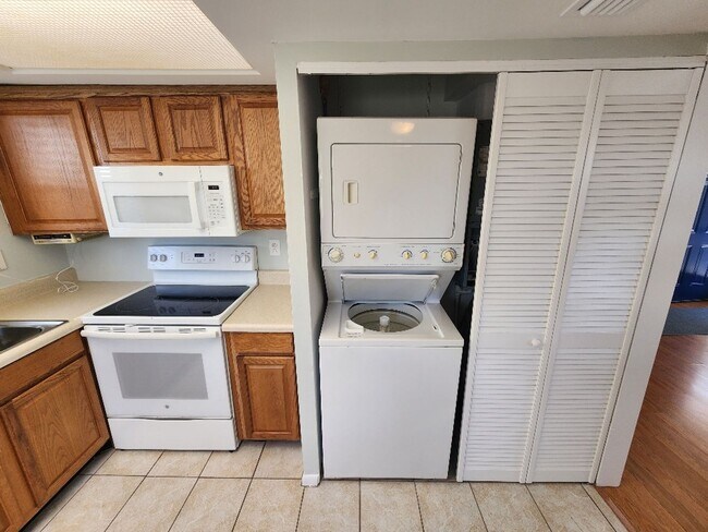 Building Photo - BEACHSIDE 2/1 - WILL GO FAST!