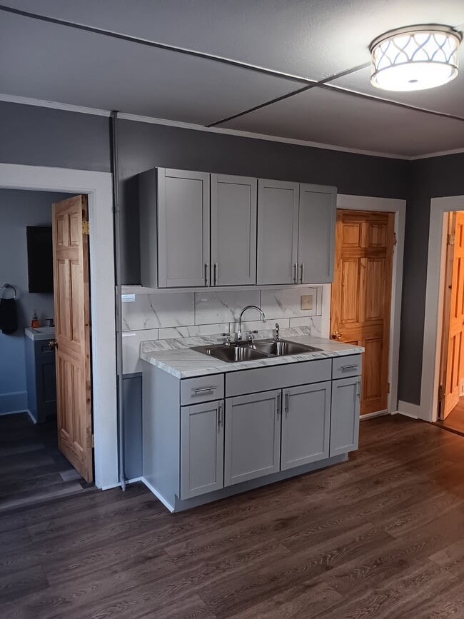 Building Photo - 162 Prospect Ave