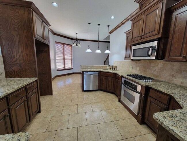 Foto del edificio - Beautiful 4 Bedroom 3.5 Bathroom Home + Bonus Room + Office