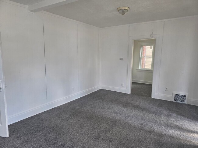 Foto del edificio - 313 E Ewing Ave