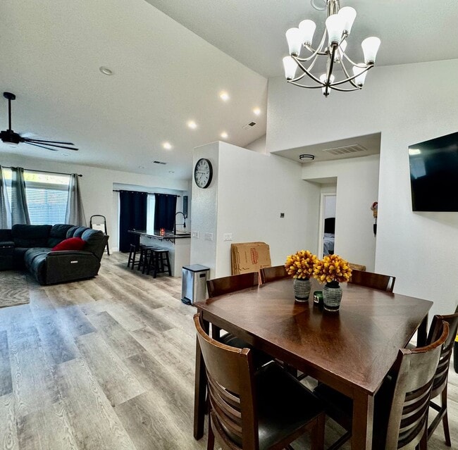 Building Photo - Beautiful Single Story 4 Bedroom 3 Bathroo...