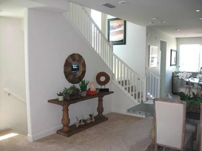 Building Photo - New Townhouse 3 bed 3.5 bath In South San ...