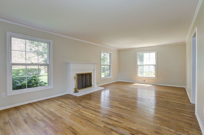 Foto del edificio - 8804 Falls Chapel Way