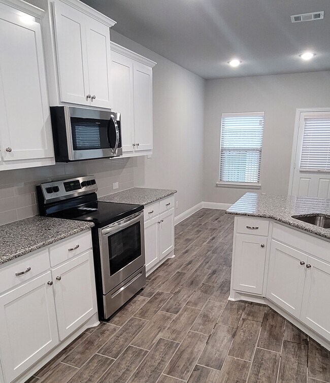 Building Photo - 6824 Topaz Dr