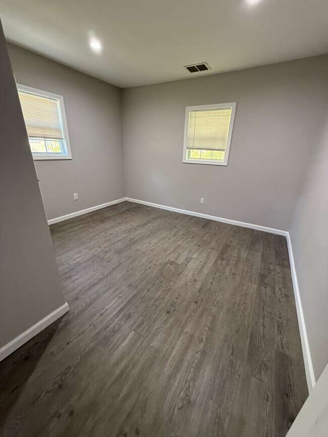 Foto del edificio - 2219 Booker St