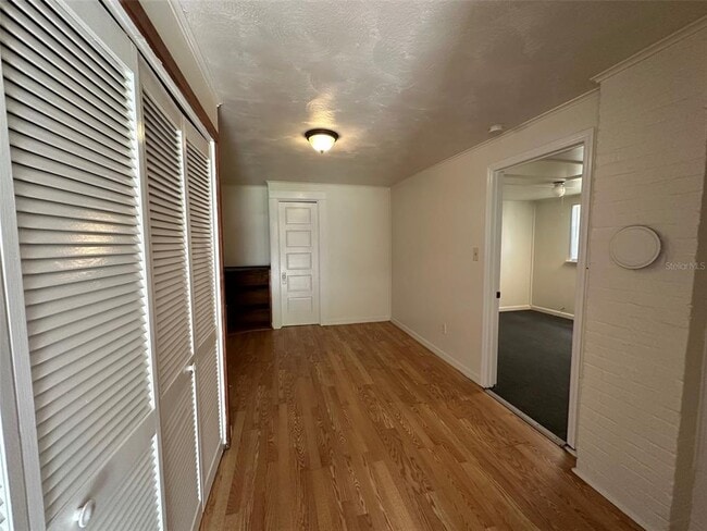 Building Photo - 407 Poinsettia Rd