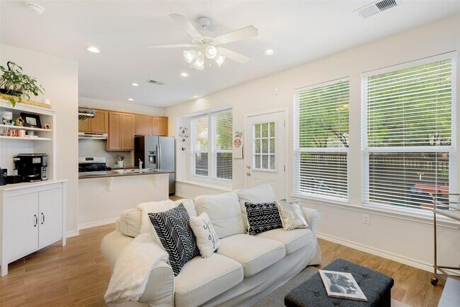 Building Photo - 10700 Macmora Rd
