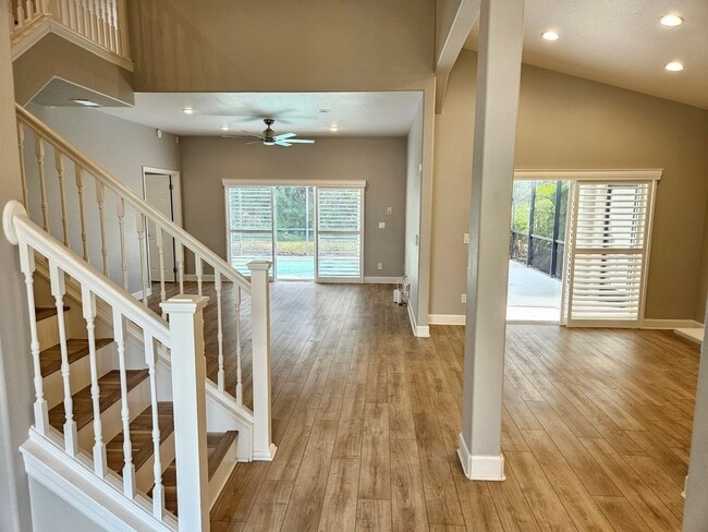 Foto del edificio - Annual Unfurnished Two Story 3 Bedroom 2.5 Bathroom Pool Home with a Den and a Loft located in St...