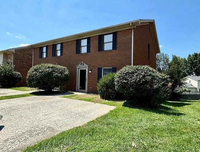 Building Photo - 206 S Keeneland Dr