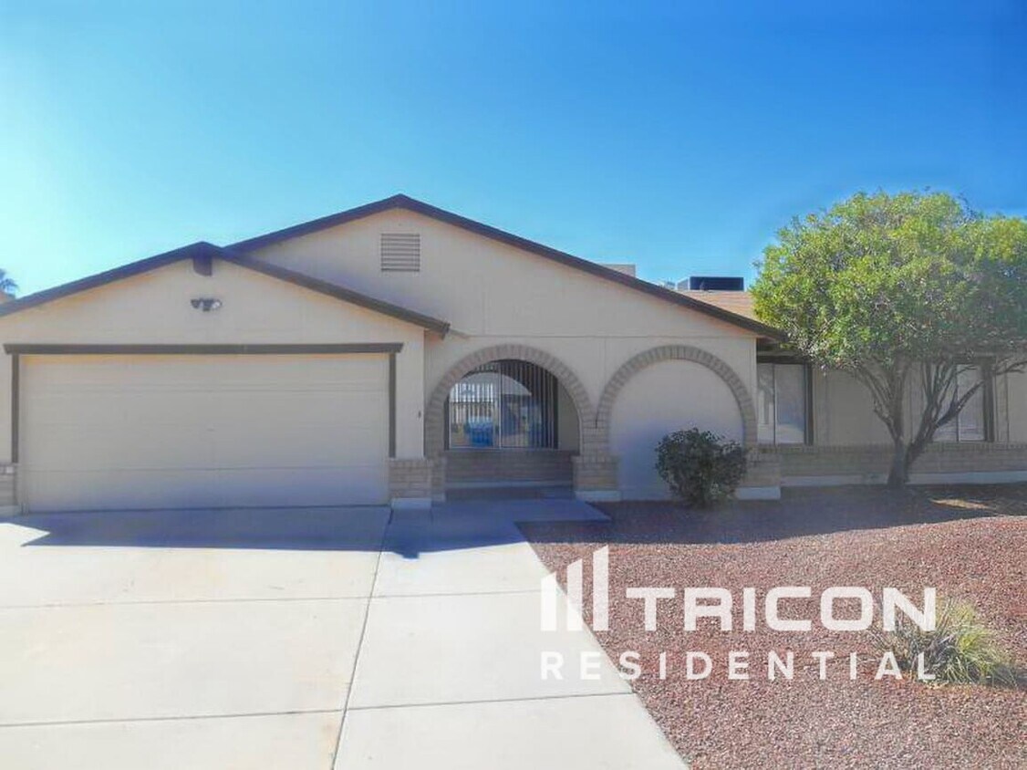 Foto principal - 3701 E Greenway Ln