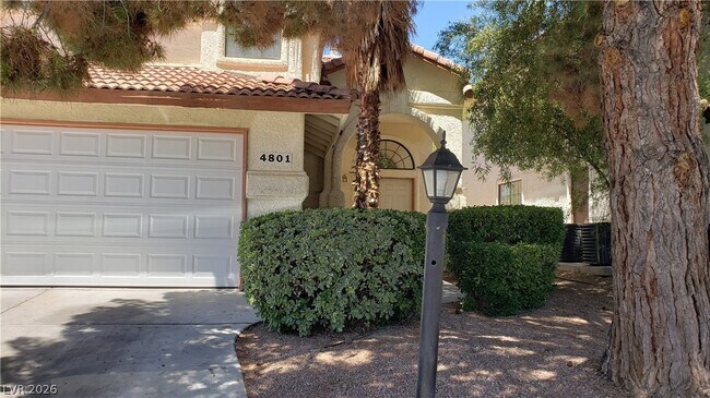Foto del edificio - 4801 Fiesta Lakes St