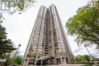 Building Photo - 2045-2045 Lake Shore Blvd W